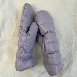 Super Puff Mittens size M/L in Lavender from TNA Aritzia